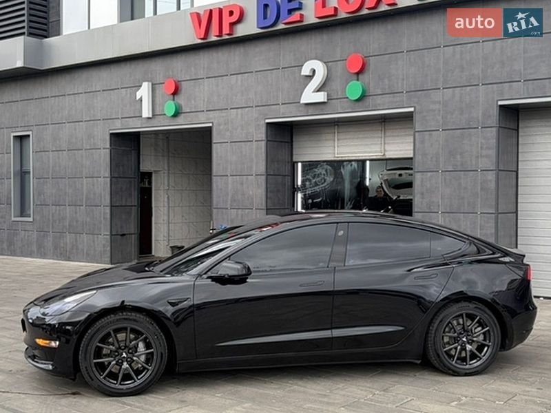 Седан Tesla Model 3 2018 в Харькове