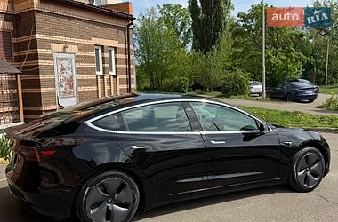 Седан Tesla Model 3 2018 в Киеве