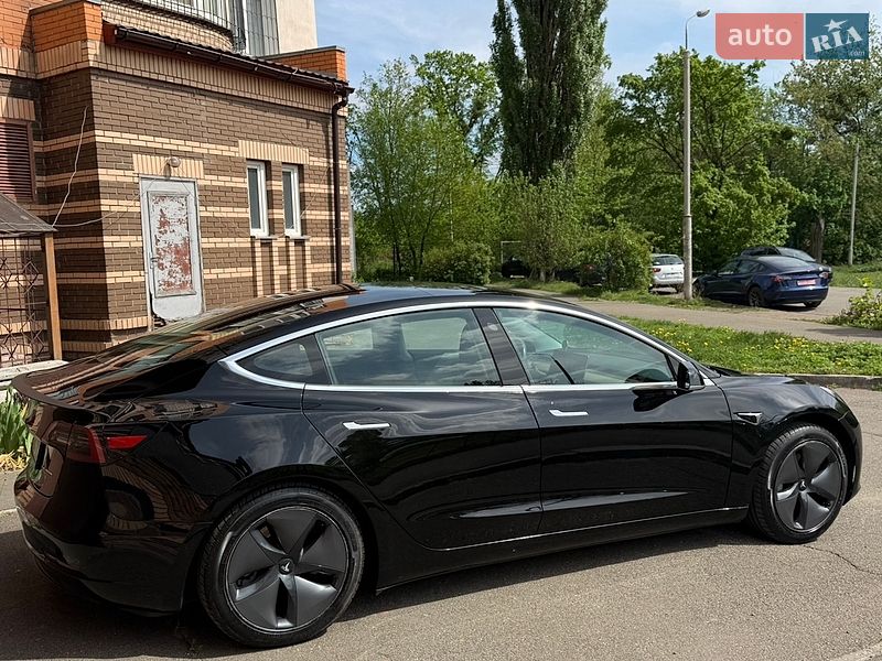 Седан Tesla Model 3 2018 в Киеве