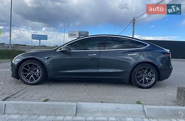 Седан Tesla Model 3 2018 в Львове