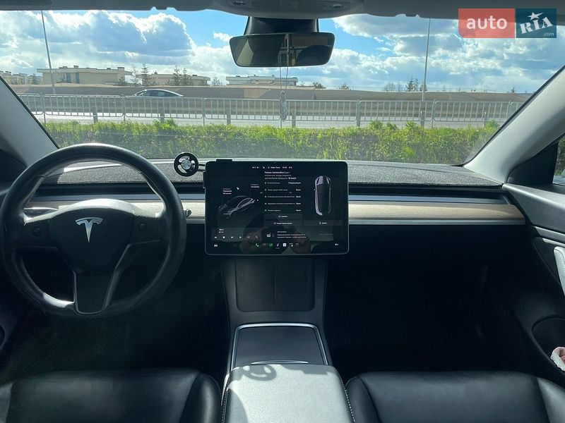 Седан Tesla Model 3 2018 в Львове