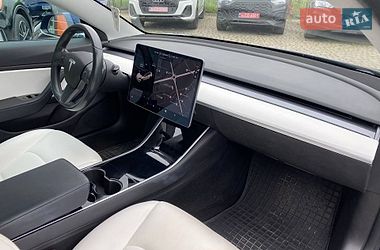 Седан Tesla Model 3 2018 в Львові