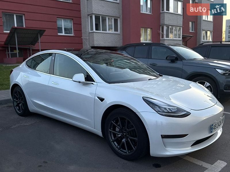 Седан Tesla Model 3 2020 в Виннице