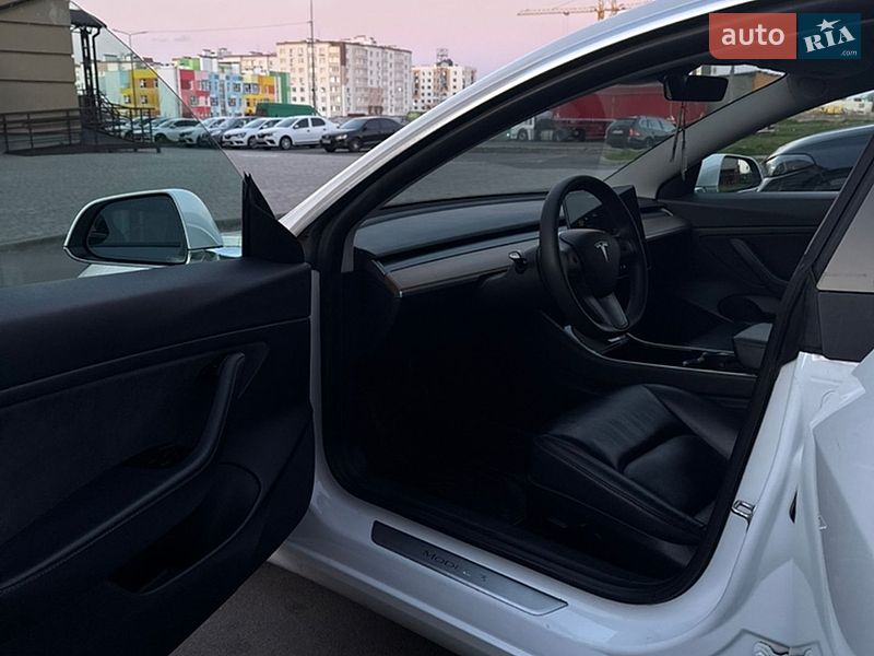 Седан Tesla Model 3 2020 в Виннице