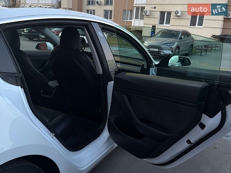 Седан Tesla Model 3 2020 в Виннице