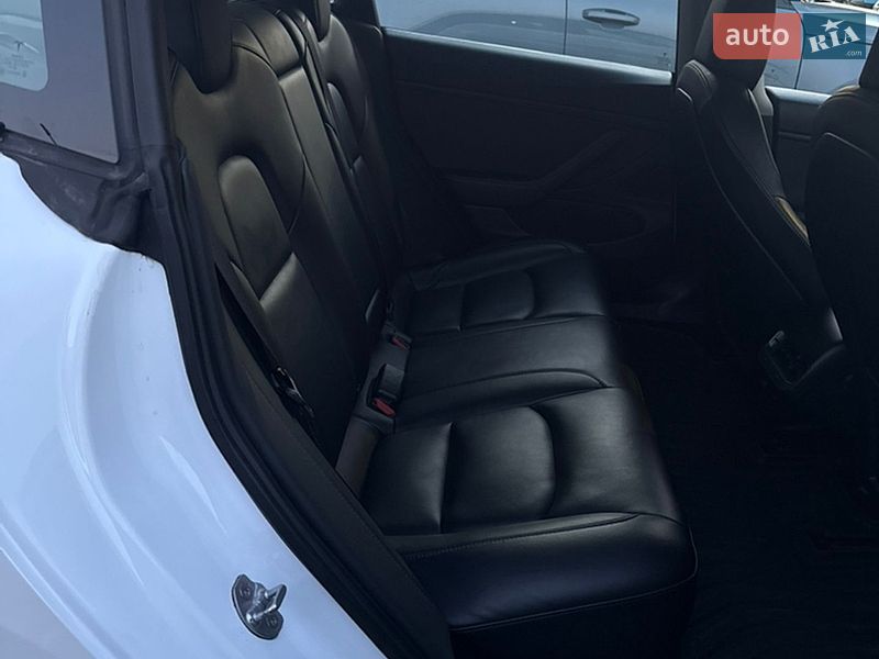 Седан Tesla Model 3 2020 в Виннице
