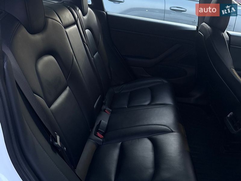 Седан Tesla Model 3 2020 в Виннице
