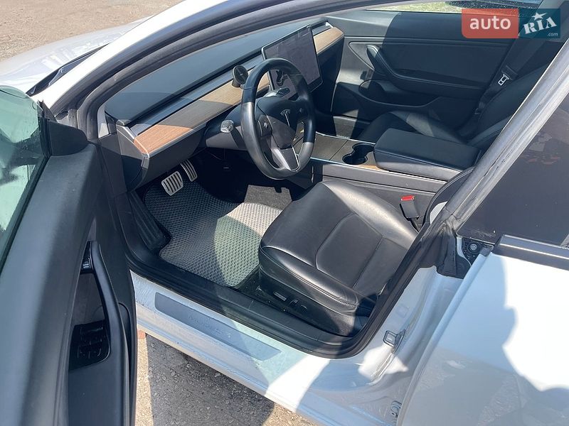 Седан Tesla Model 3 2018 в Києві