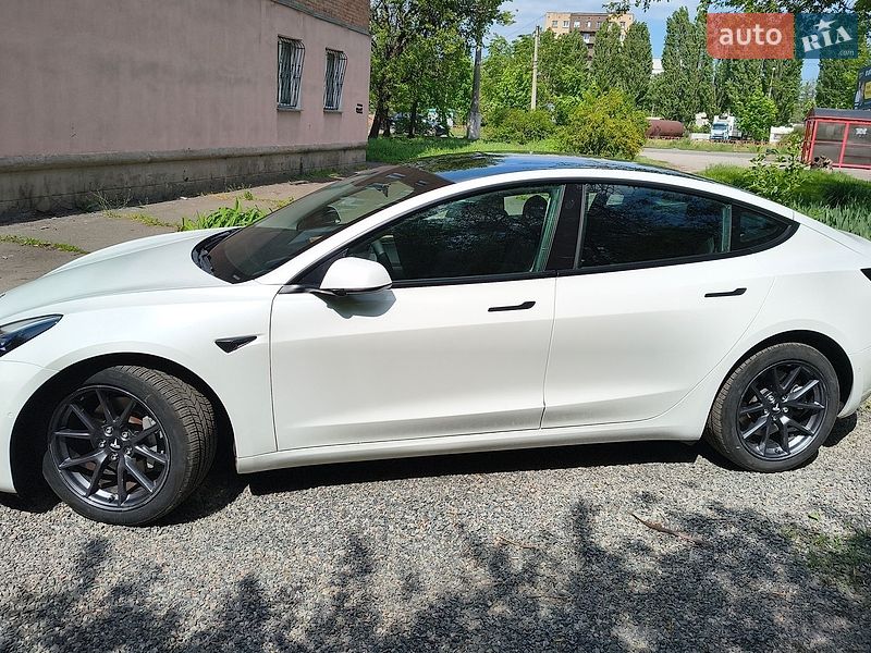 Седан Tesla Model 3 2021 в Черкасах