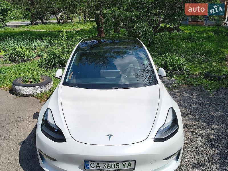 Седан Tesla Model 3 2021 в Черкасах