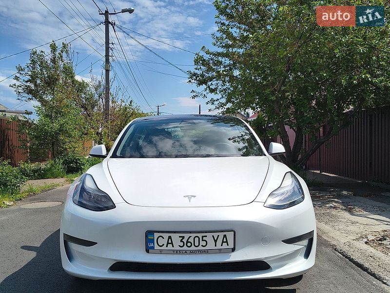 Седан Tesla Model 3 2021 в Черкасах