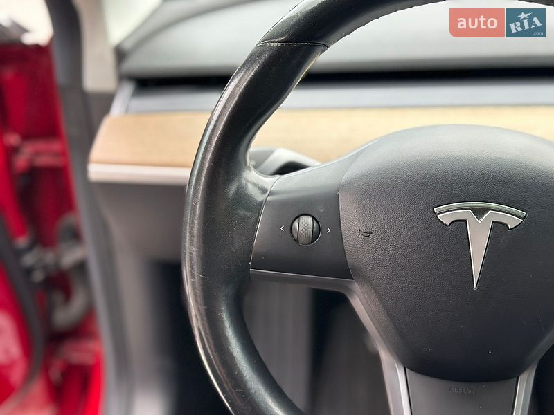 Седан Tesla Model 3 2019 в Києві