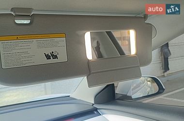 Седан Tesla Model 3 2022 в Кривом Роге