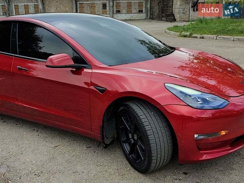 Седан Tesla Model 3 2018 в Івано-Франківську
