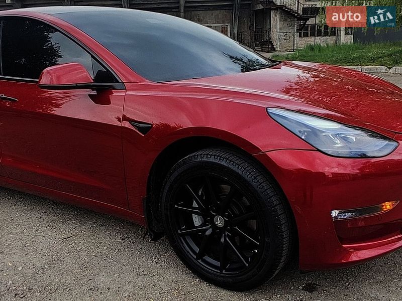 Седан Tesla Model 3 2018 в Івано-Франківську