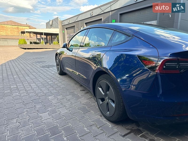 Седан Tesla Model 3 2023 в Каменском