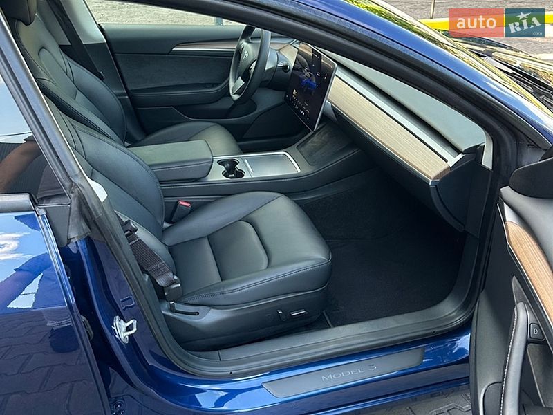 Седан Tesla Model 3 2023 в Каменском