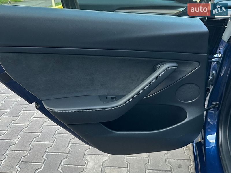 Седан Tesla Model 3 2023 в Каменском