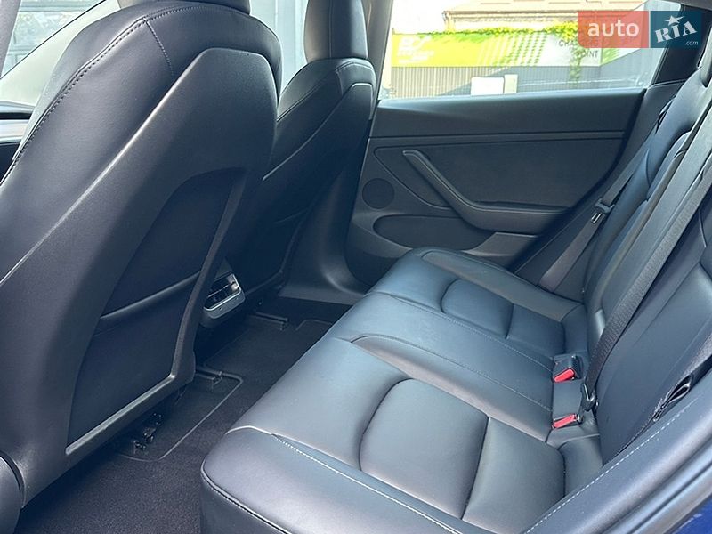 Седан Tesla Model 3 2023 в Каменском