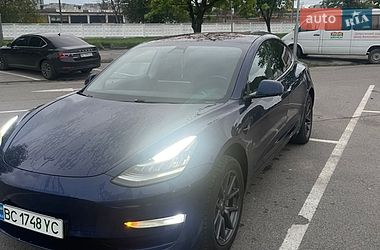 Седан Tesla Model 3 2018 в Львове