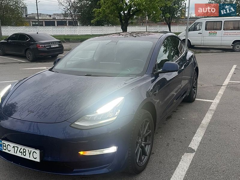 Седан Tesla Model 3 2018 в Львове