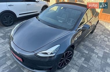 Седан Tesla Model 3 2019 в Киеве