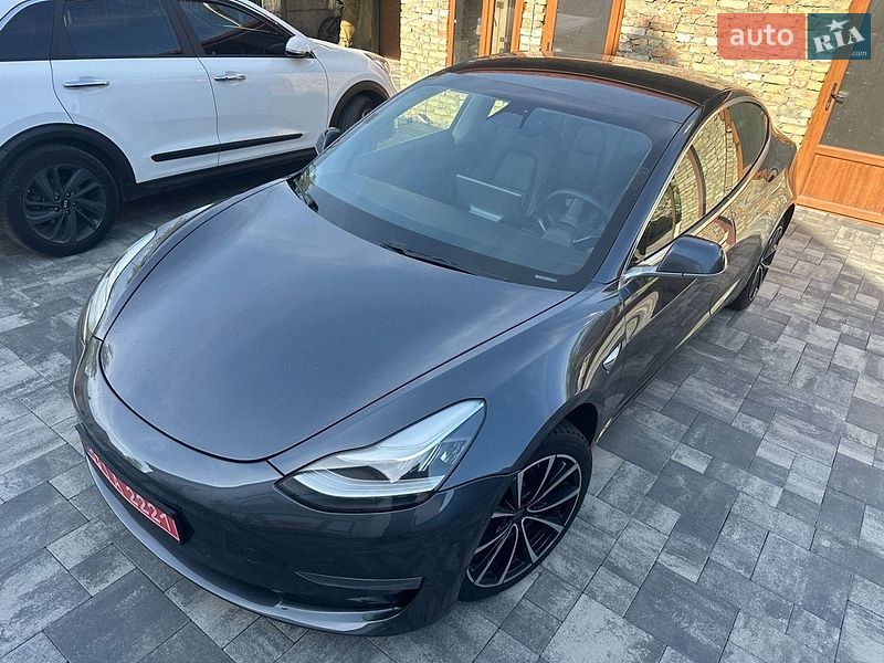Седан Tesla Model 3 2019 в Киеве