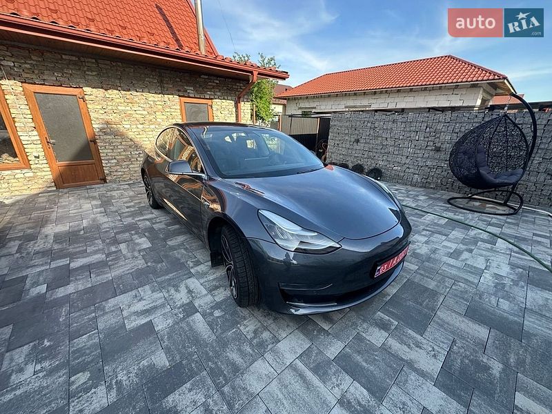 Седан Tesla Model 3 2019 в Киеве