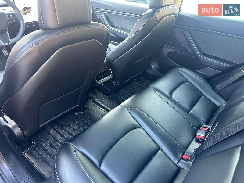 Седан Tesla Model 3 2019 в Киеве