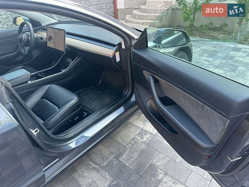 Седан Tesla Model 3 2019 в Киеве