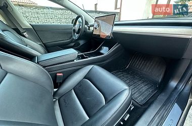 Седан Tesla Model 3 2019 в Киеве