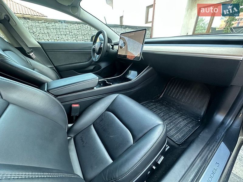Седан Tesla Model 3 2019 в Киеве