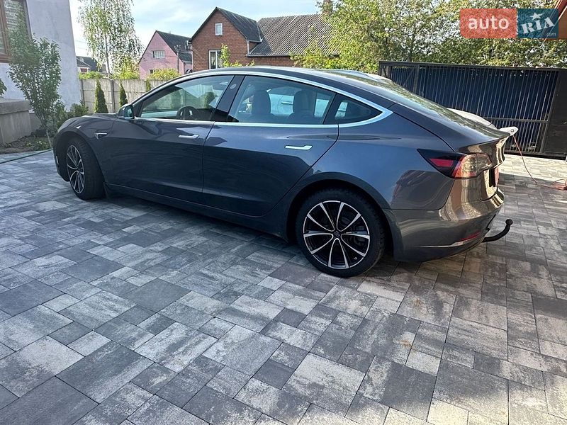 Седан Tesla Model 3 2019 в Киеве