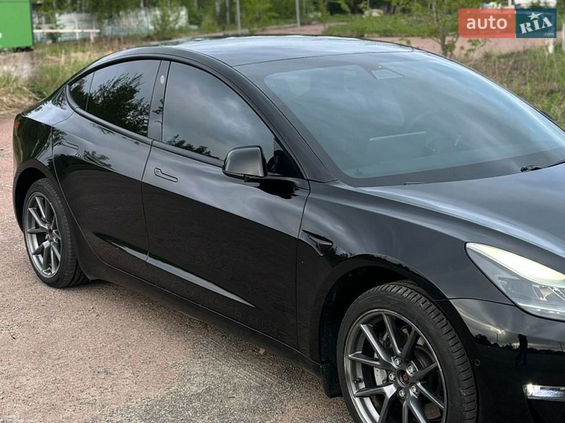 Седан Tesla Model 3 2021 в Овручі