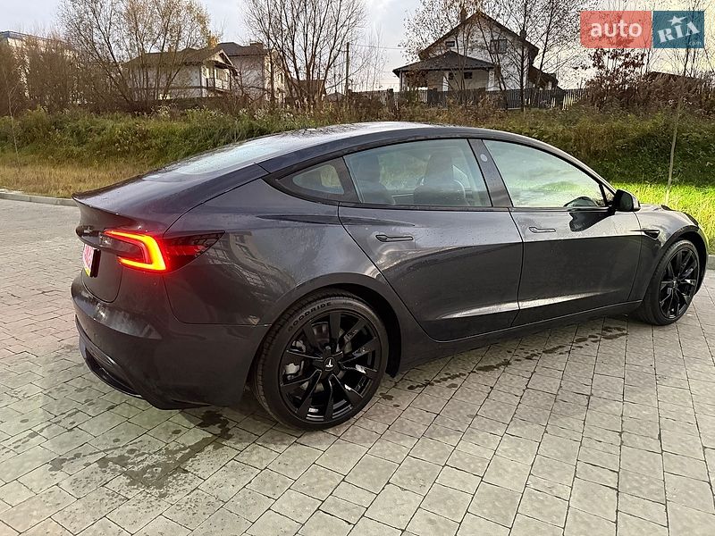 Седан Tesla Model 3 2024 в Львове
