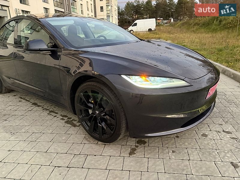 Седан Tesla Model 3 2024 в Львове