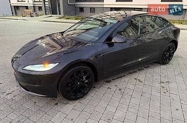 Седан Tesla Model 3 2024 в Львове