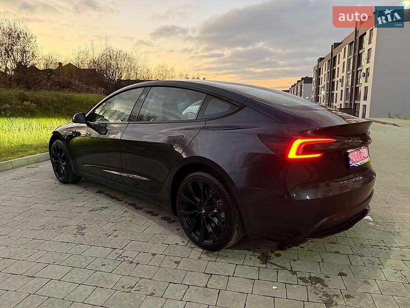 Седан Tesla Model 3 2024 в Львове