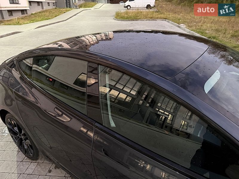 Седан Tesla Model 3 2024 в Львове