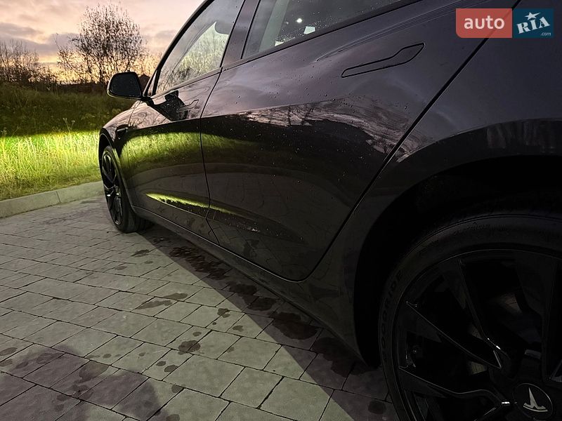 Седан Tesla Model 3 2024 в Львове