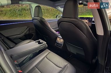 Седан Tesla Model 3 2024 в Львове