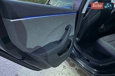 Седан Tesla Model 3 2024 в Львове