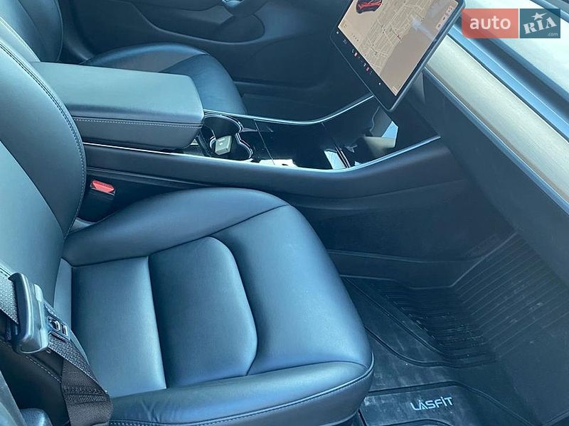 Седан Tesla Model 3 2019 в Днепре