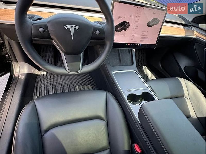 Седан Tesla Model 3 2023 в Львові