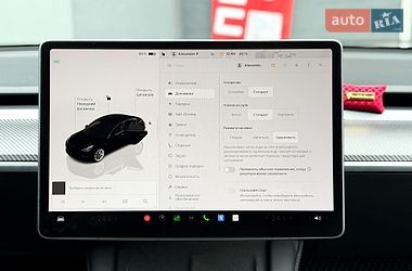 Седан Tesla Model 3 2022 в Києві
