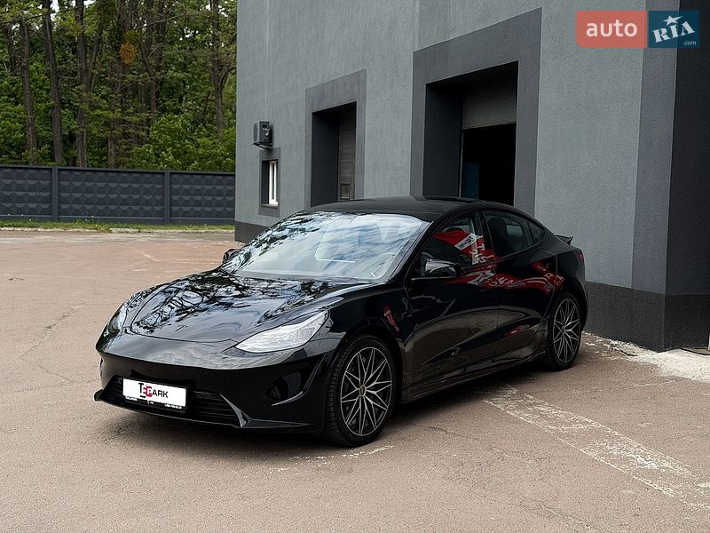 Седан Tesla Model 3 2022 в Києві