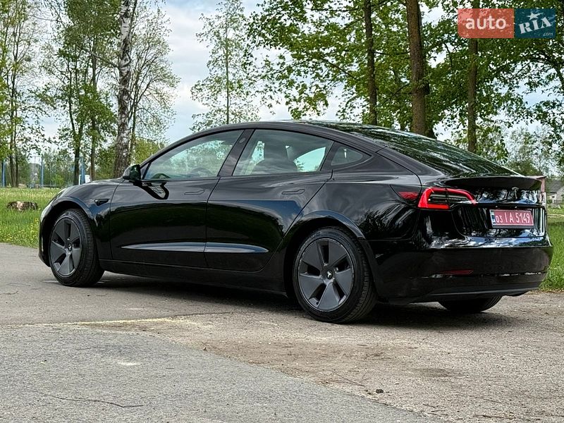 Седан Tesla Model 3 2023 в Киеве