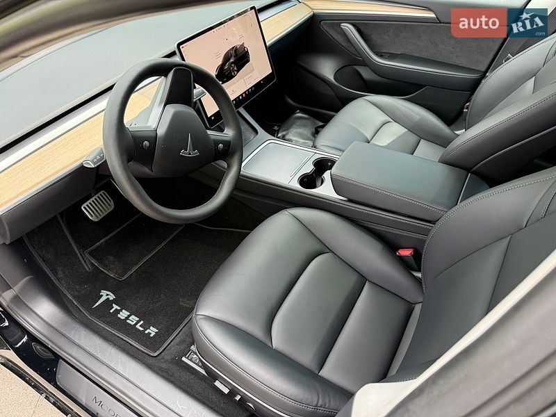 Седан Tesla Model 3 2023 в Киеве