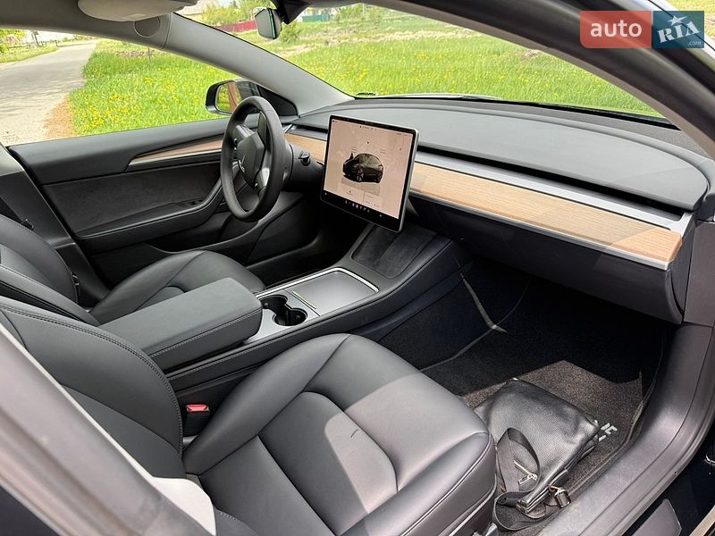 Седан Tesla Model 3 2023 в Киеве