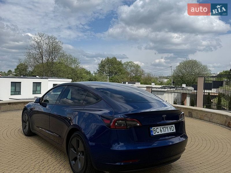 Седан Tesla Model 3 2023 в Львові